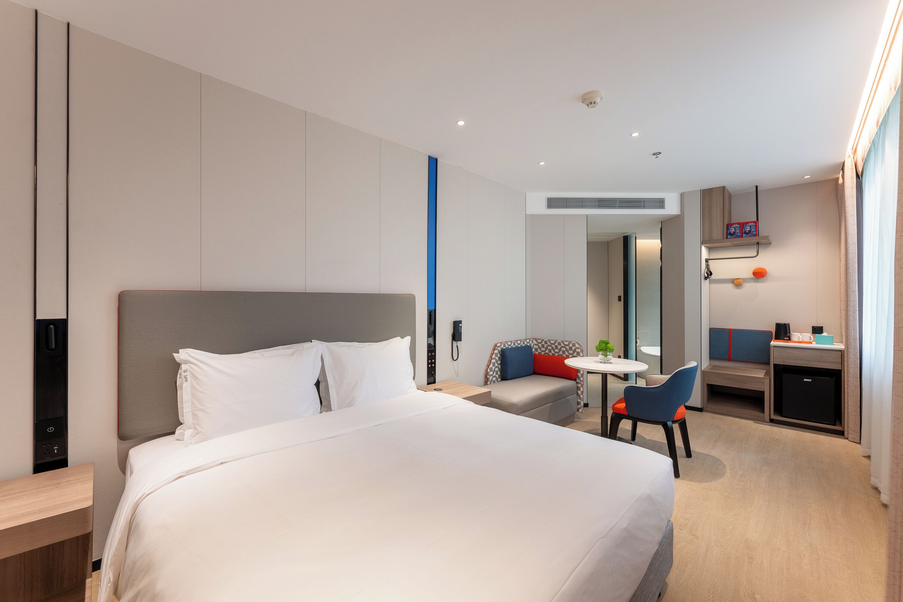 Photo - Holiday Inn Express Shanghai Jing'an Temple by IHG