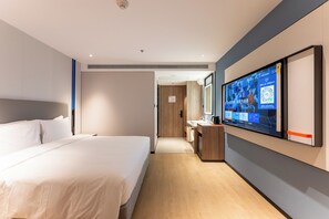 Premium bedding, down duvets, desk, laptop workspace - Holiday Inn Express Shanghai Jing'an Temple by IHG (Shanghai)