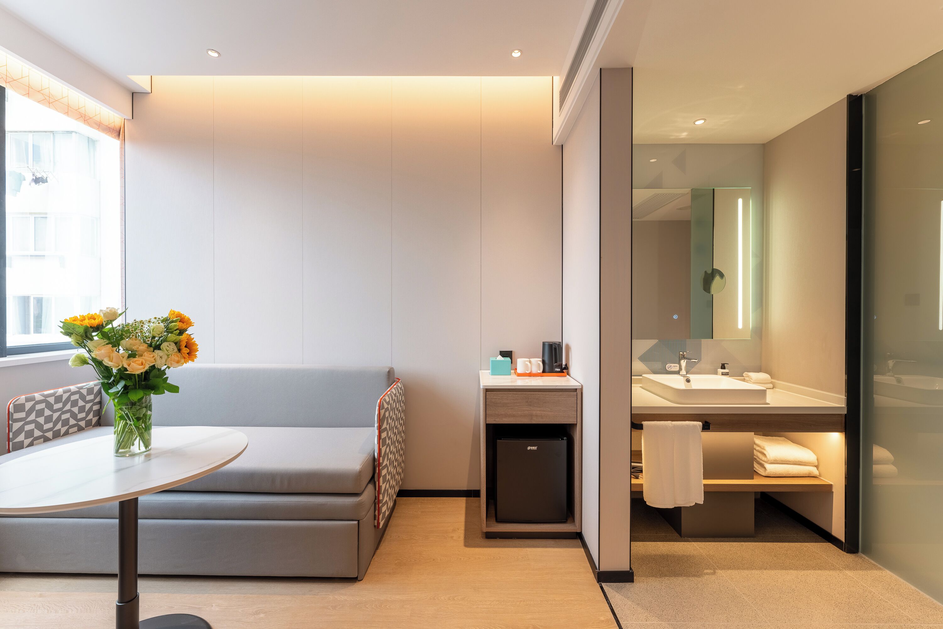 Photo - Holiday Inn Express Shanghai Jing'an Temple by IHG