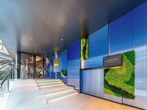 Exterior - Holiday Inn Express Shanghai Jing'an Temple by IHG (Shanghai)
