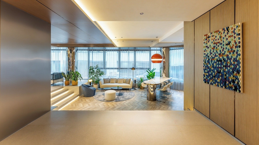 Holiday Inn Express Shanghai Jing'an Temple by IHG