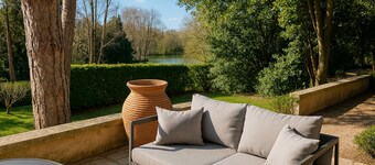 Gourmalon Rez de Jardin à Proximité Immédiate du Vieux Port Face au Château