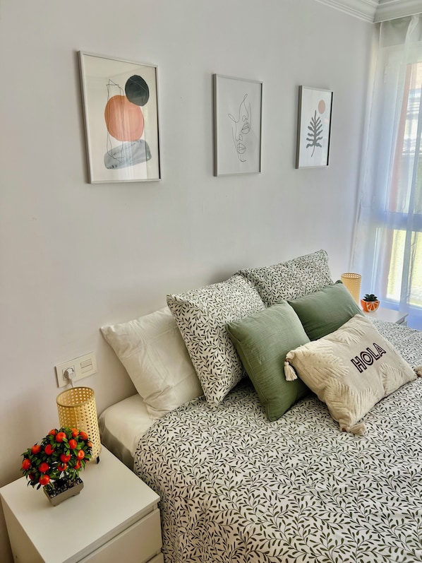 2 bedrooms, iron/ironing board, WiFi, bed sheets