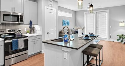 Swanky Cozy 1-bedroom apartment w/fitness room, pool,WIFI in fabulous Fort Worth