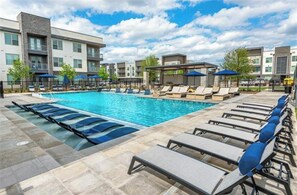 حمّام سباحة خارجي