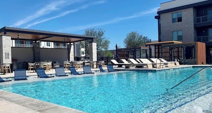 Swanky Cozy 1-bedroom apartment w/fitness room, pool,WIFI in fabulous Fort Worth