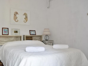 3 chambres, fer et planche à repasser, accès Internet, draps fournis