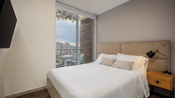 2 quartos, cofres nos quartos, escrivaninha