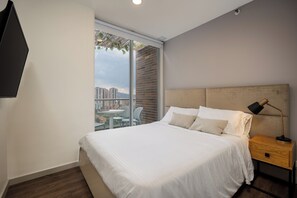 2 chambres, coffres-forts dans les chambres, bureau