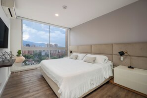 2 chambres, coffres-forts dans les chambres, bureau