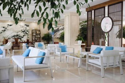 Xinda Hotel (Dali High-Speed Railway Station & Erhai Lake Park)