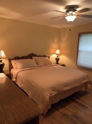 4 habitaciones, escritorio, tabla de planchar con plancha y wifi 