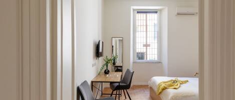 4 عدّة غرف نوم وواي فاي وملاءات أسرّة