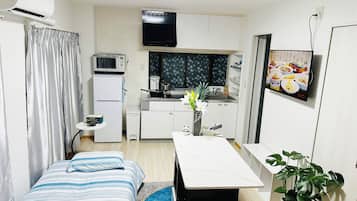 1 bedroom, desk, WiFi, bed sheets