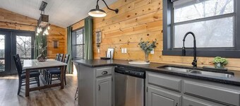 Where The Magic Cabins - Near Turner Falls!