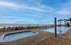 Piscine couverte, piscine extérieure