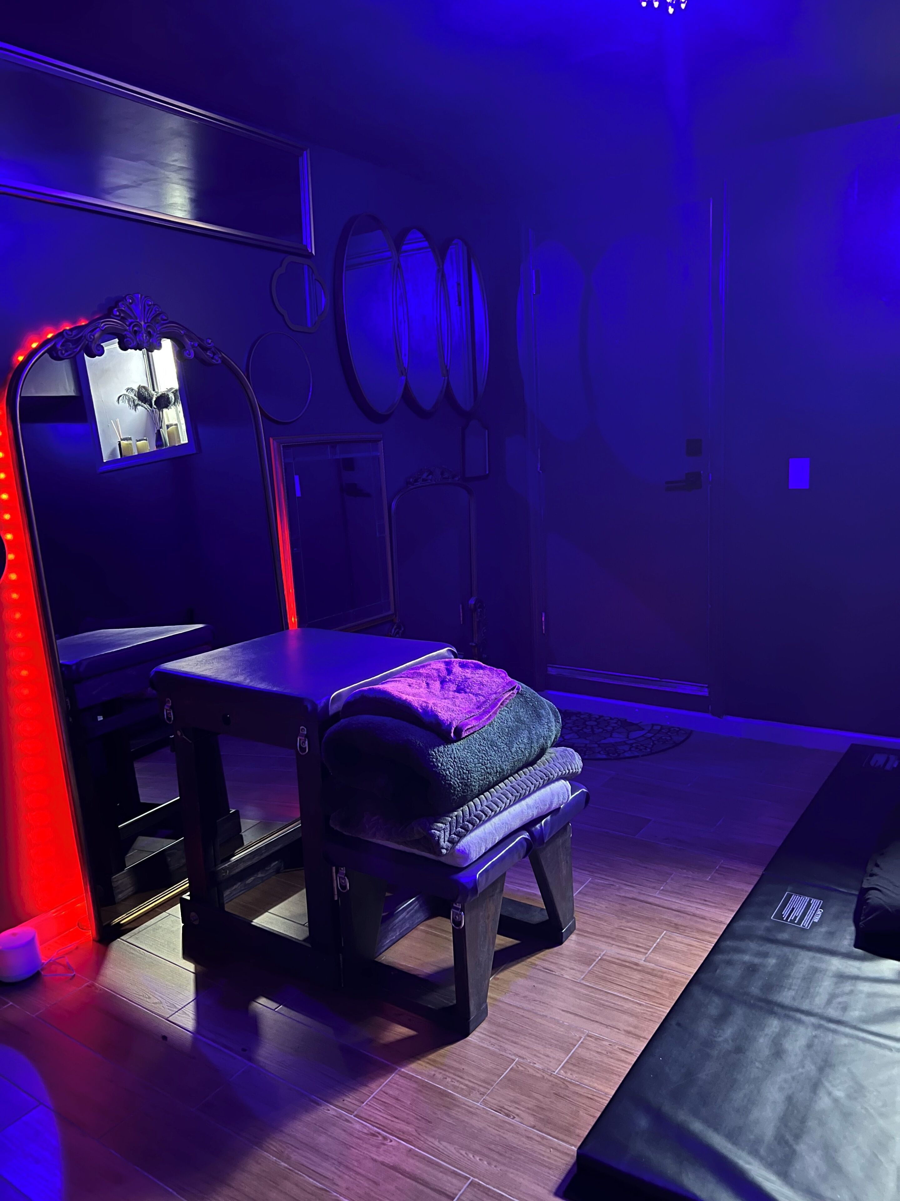 Haüs of Bliss: A Luxurious, Kinky 2Bd, 2Ba Condo w/ Hottub 10min from Manhattan
