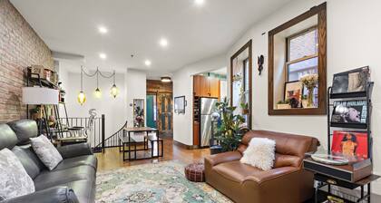 Haüs of Bliss: A Luxe, 2- Story Condo w/ Hottub 20min from Manhattan & Metlife