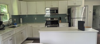 Tranquil 1 bedroom cottage with King size bed & Fireplace in charming Bethel, CT