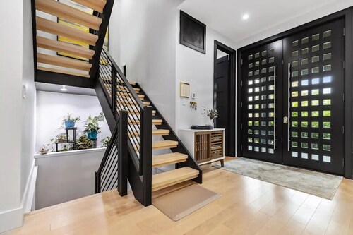 Luxury Clarendon 4-BR Homestay - McVeigh