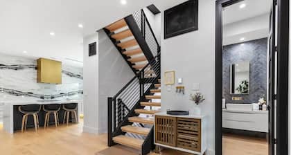 Luxury Clarendon 4-BR Homestay - McVeigh