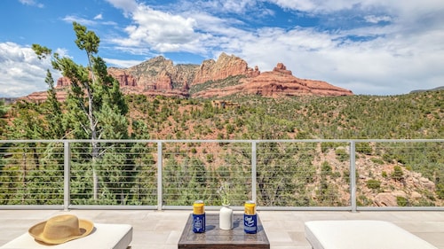 The Viewpoint by Avantstay Luxe Home + Spa/views