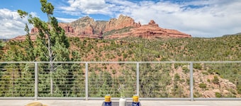 The Viewpoint by Avantstay Luxe Home + Spa/views