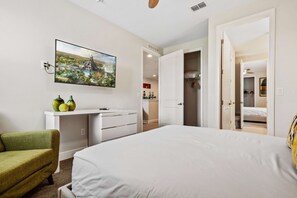 8 عدّة غرف نوم ومكواة/لوح كي وواي فاي وملاءات أسرّة