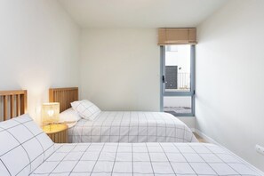 2 bedrooms, iron/ironing board, Internet, bed sheets