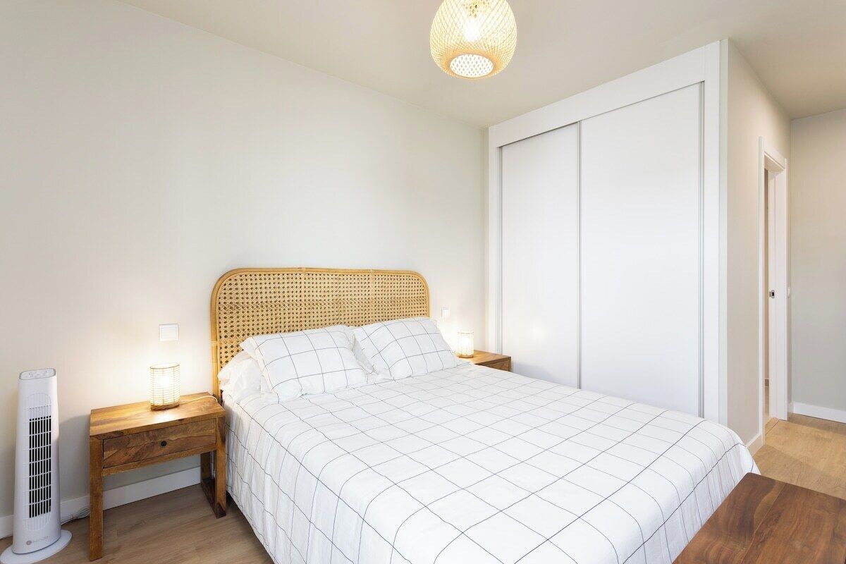 2 dormitorios, tabla de planchar con plancha, Internet y ropa de cama