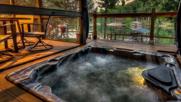 Tina de hidromasaje al aire libre