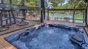 Bañera de hidromasaje al aire libre