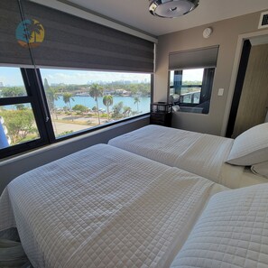 6 室のベッドルーム、アイロン / アイロン台、WiFi (無料)、ベッドシーツ