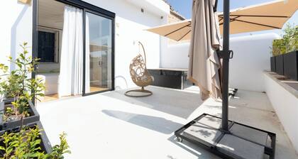 1924 Gemini House | Jacuzzi, Indoor Garden, Rooftop