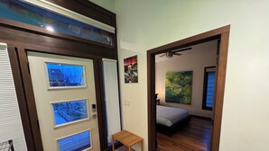 A room with a bed, a small wooden table, and a red rug. - Perfect location! Downtown Beach & Ski Pad w/hot tub in the heart of Sandpoint. (Sandpoint)