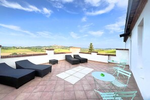 Individuell dekoriert, schallisolierte Zimmer