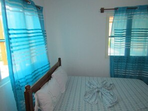 4 bedrooms, iron/ironing board, WiFi, bed sheets