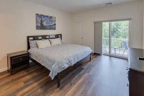 3 bedrooms, WiFi, bed sheets - Dog Friendly-Amenities-Shuttle! (Lincoln)