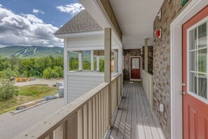 Property grounds - Dog Friendly-Amenities-Shuttle! (Lincoln)