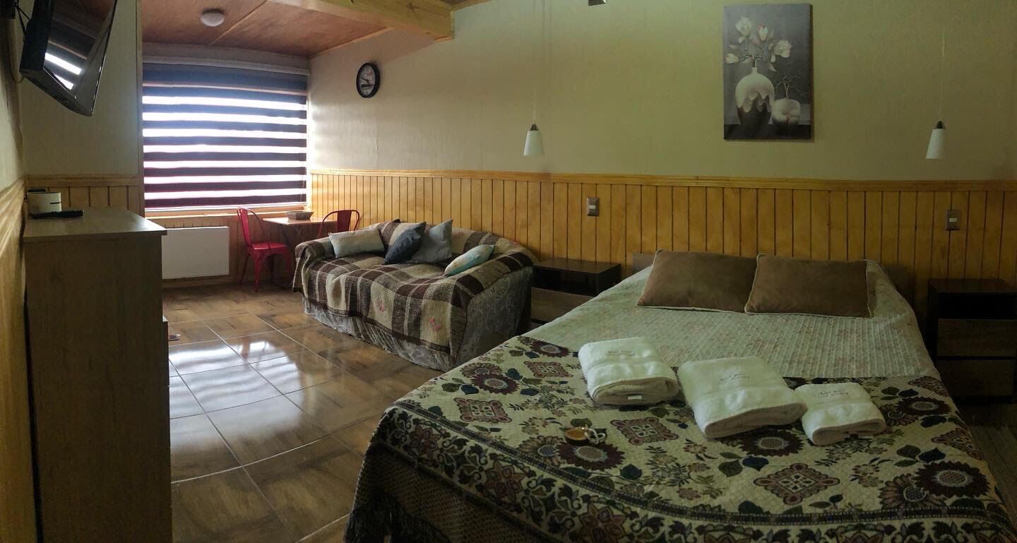 Classic Studio, 1 Queen Bed, Courtyard View | Hypo-allergenic bedding, individually decorated, individually furnished