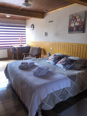 Classic Studio, 1 Queen Bed, Courtyard View