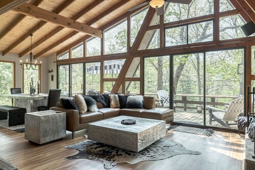 Hideaway Lake Chalet