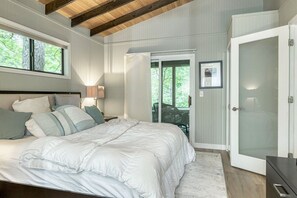 2 chambres, fer et planche à repasser, Wi-Fi, draps fournis