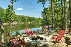 Property grounds - Tarnhouse Lakefront Cottage by StayLage (Innsbrook)