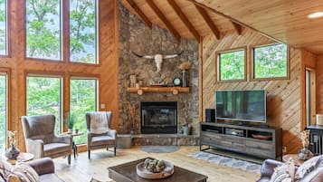 Smart TV, chimenea y futbolito