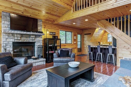 Waterside Cottage w/ Hot Tub by StayLage