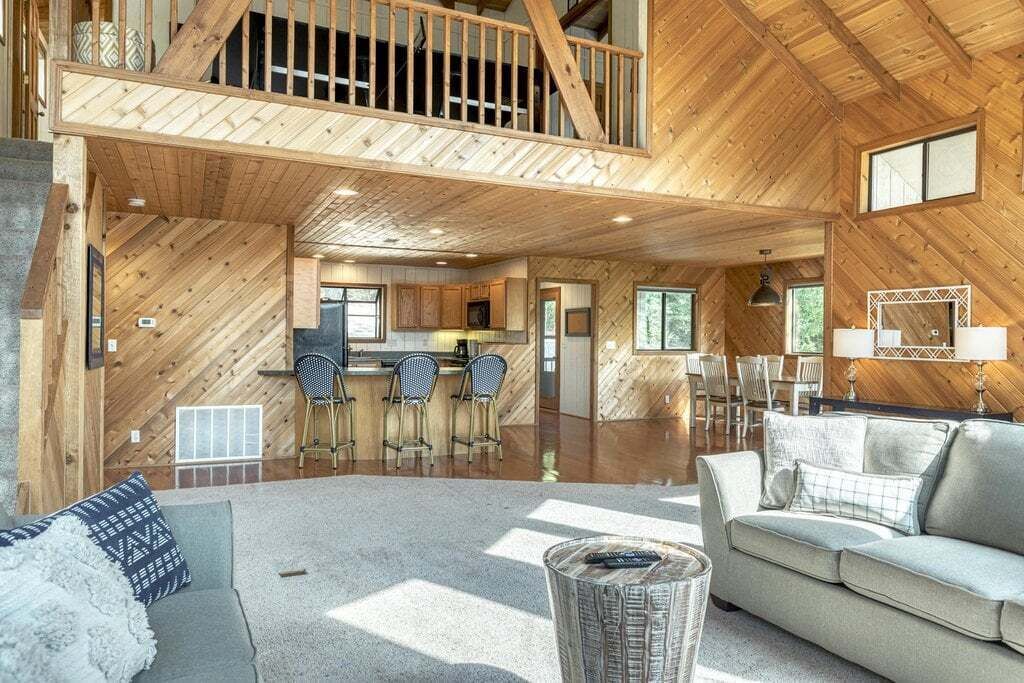 Smart TV, fireplace, table tennis