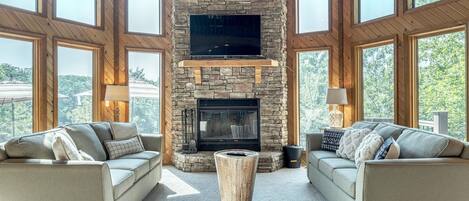 TV connectée, cheminée, table de tennis de table