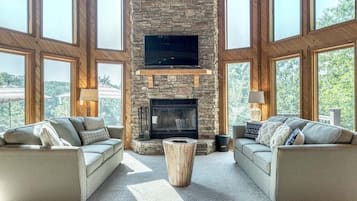 Smart TV, fireplace, table tennis