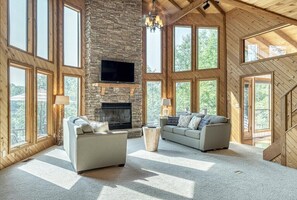 TV connectée, cheminée, table de tennis de table